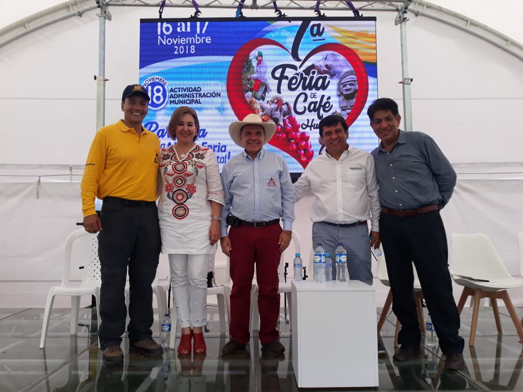 Profesor Yaumo, la alcaldesa de Guadalupe, María del Socorro Díaz; Jorge Enrique Montenegro, Director Ejecutivo del Comité de Cafeteros del Huila, Luis Mauricio Rivera gerente Coocentral y Saúl Sanmiguel Gerente de Cadefihuila